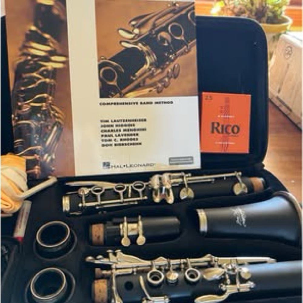Used:Jean Paul USA CL-300 Student Clarinet B Flat with Accessories